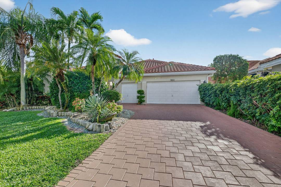 Welcome to this beautiful courtyard home in Boca Grove.