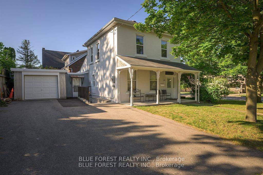 Updated 4 bedroom 2 storey home located in a prime DOWNTOWN location !