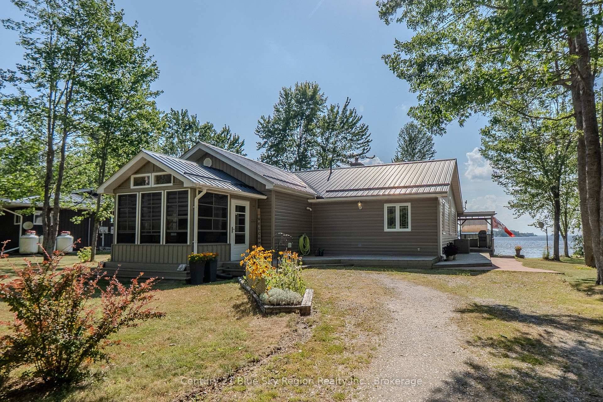 Welcome to 63 Westview Drive, your perfect Lake Nipissing bungalow retreat !
