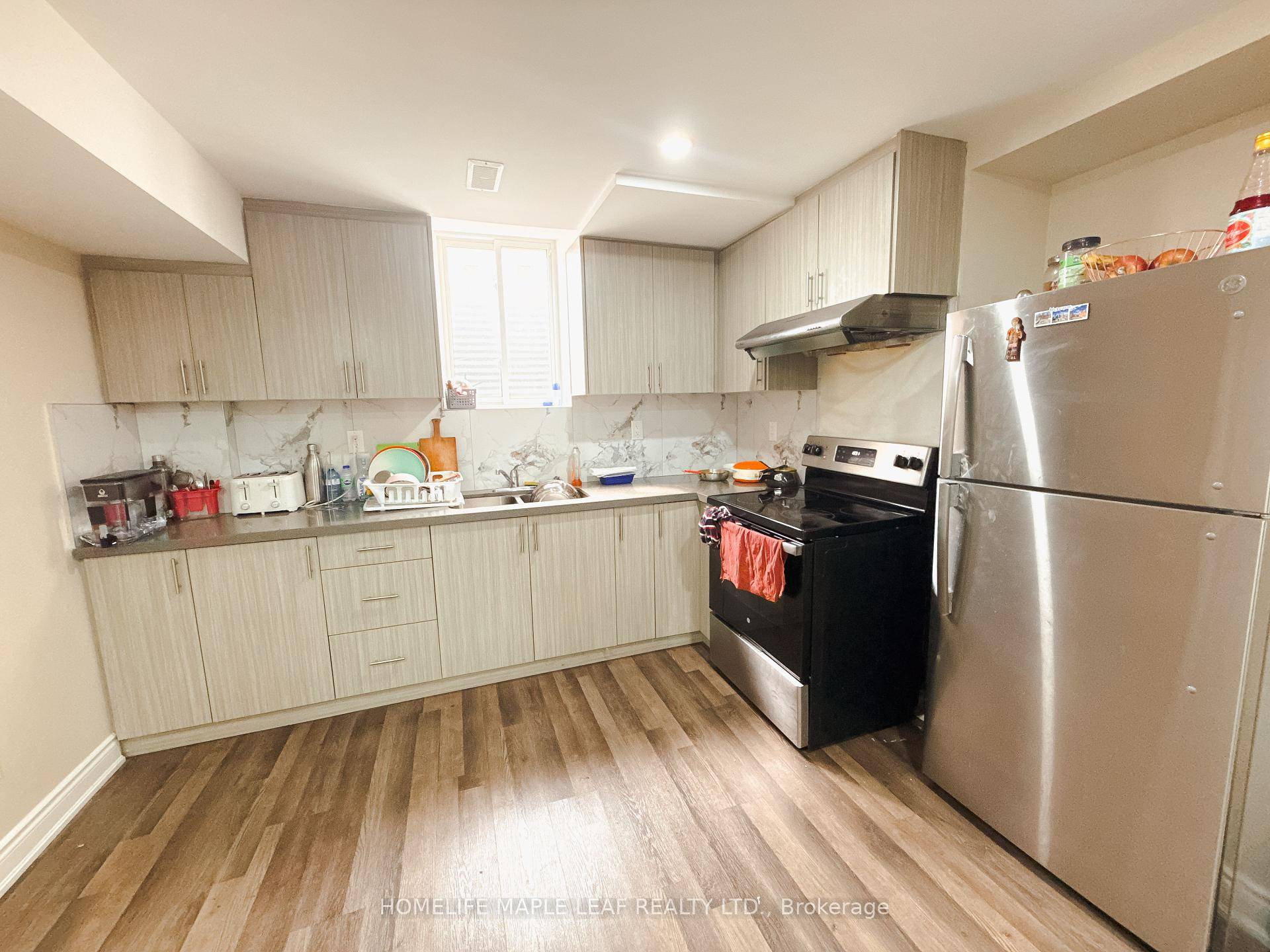 Spacious 2 Bedroom 1 Washroom 1 Parking w in suite laundry Legal Basement Apartment in Credit Valley.