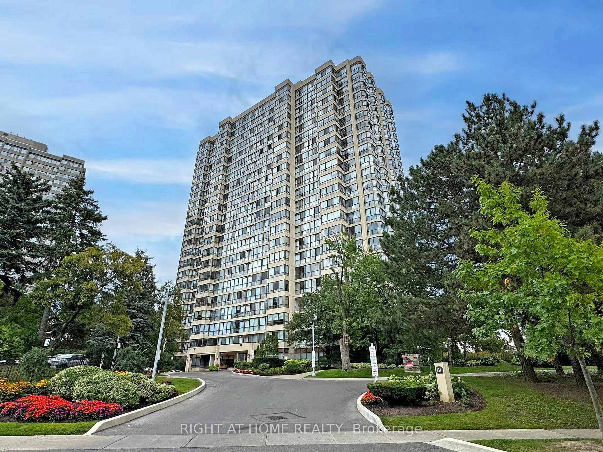 Welcome to this beautifully renovated and well kept and immaculate 2 Bed, 2 bathroom apartment.