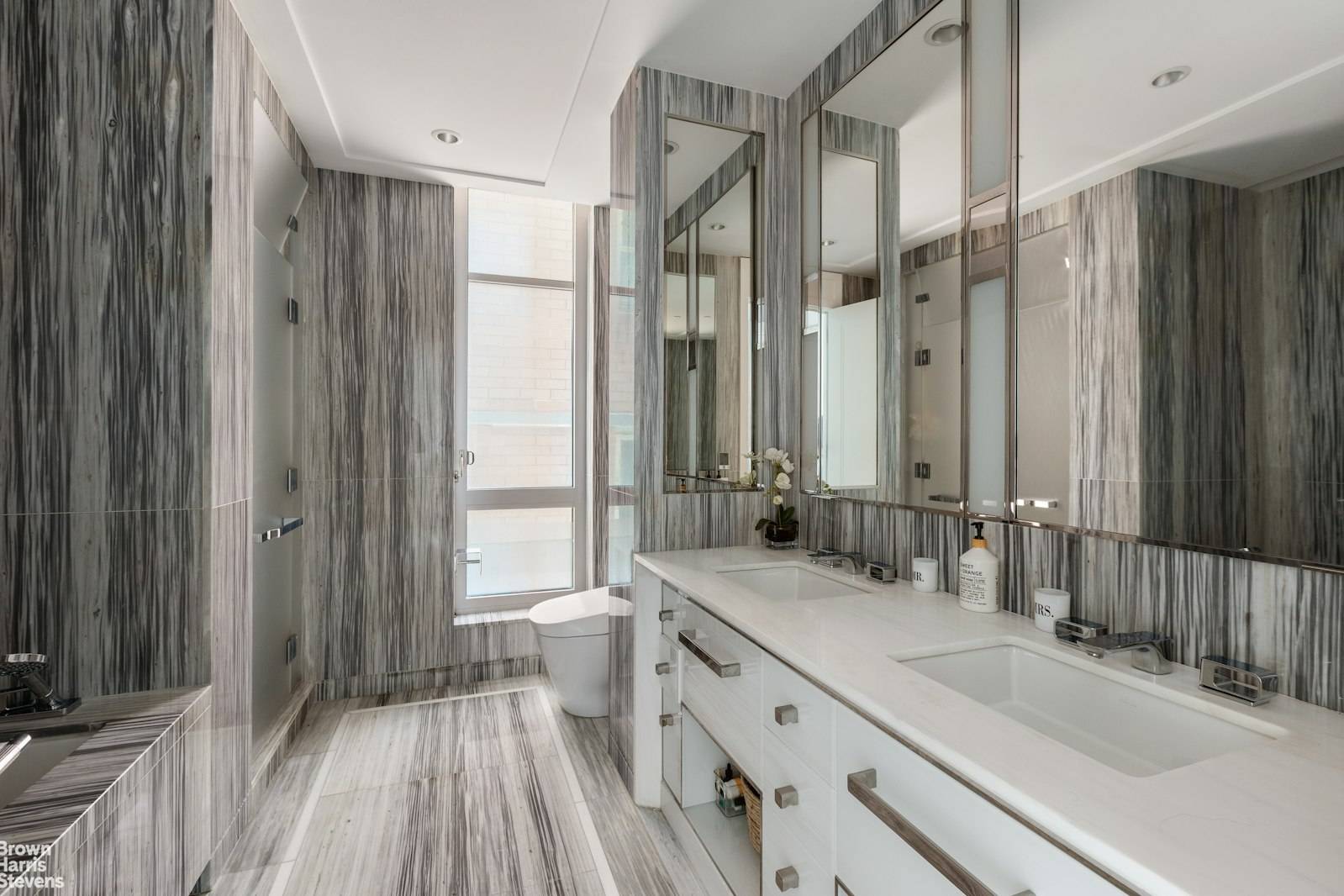 Welcome to Residence 8C at 200 East 95th Street, a light filled three bedroom, three bathroom home in the prestigious Kent condominium.