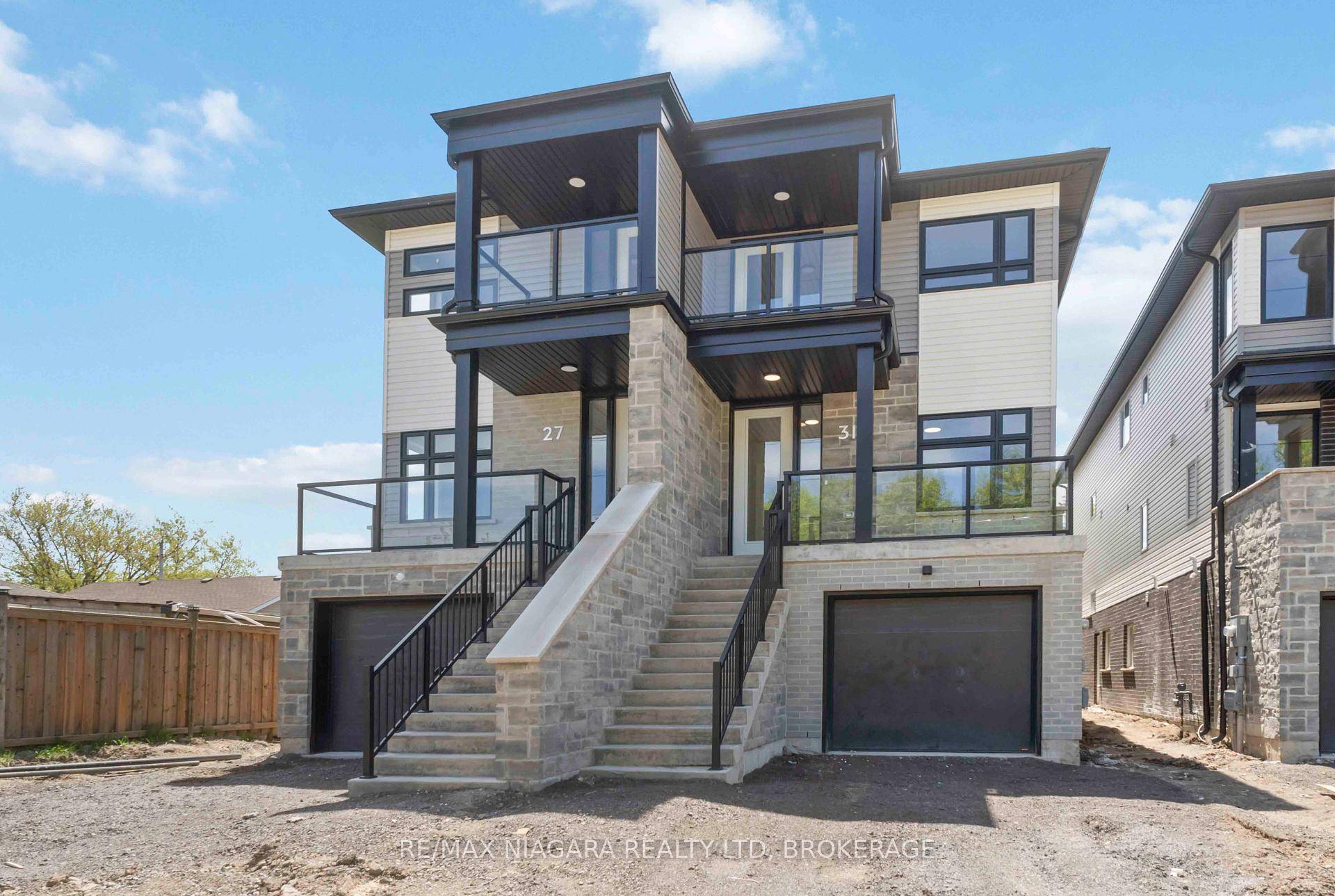 Welcome to 31 Superior Street, in the peaceful, family friendly community of Dain City, Welland.