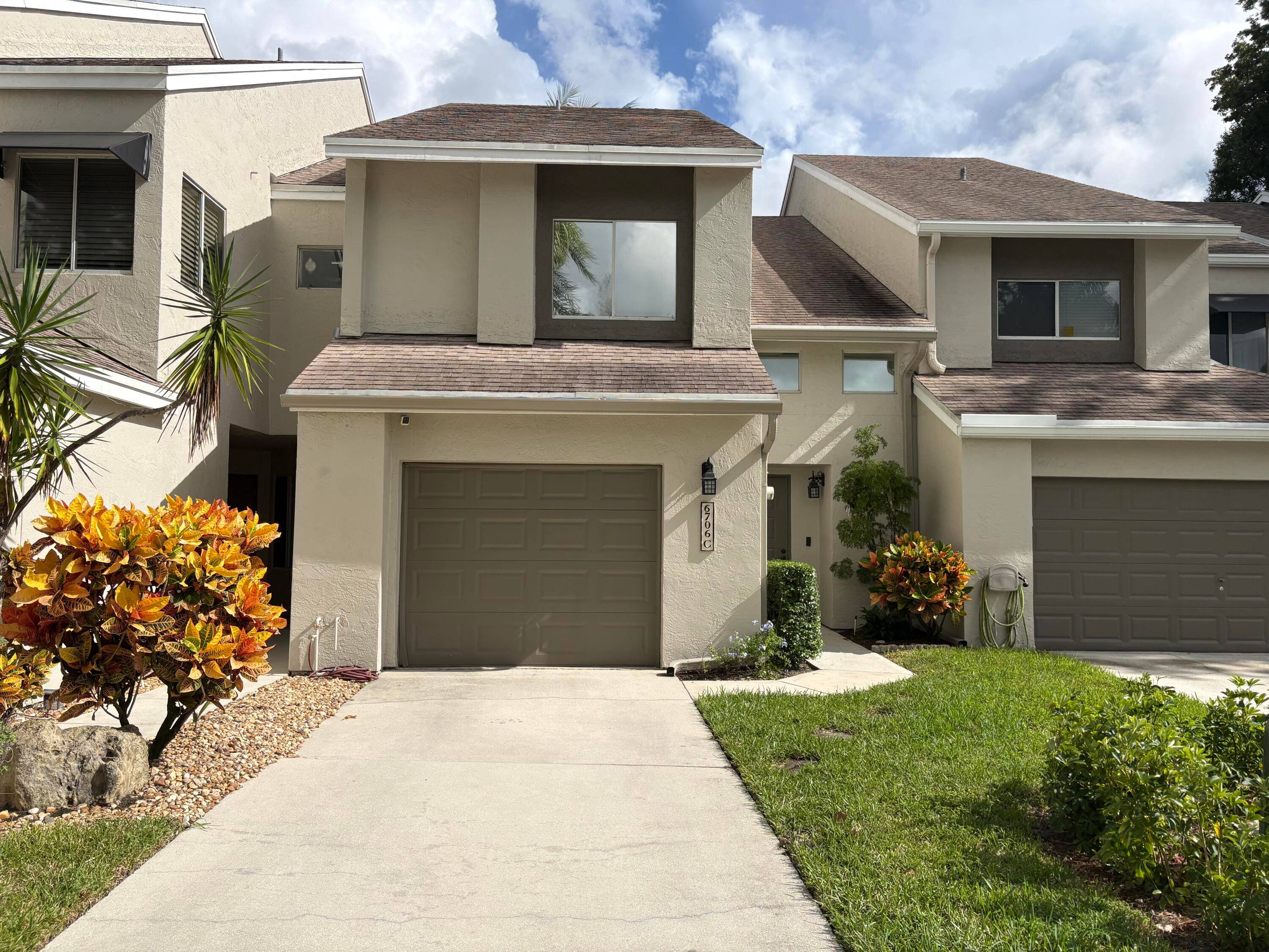 Nestled in the heart of Boca Raton, this two story townhome on a quiet cul de sac lot is a must see !
