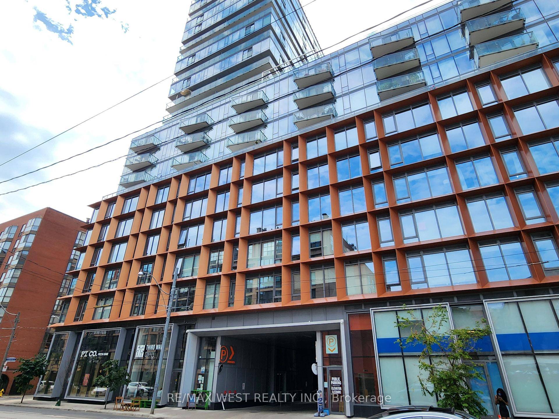 All Inclusive Fully Furnished Unit Modern finishes and calming aesthetics make this a great apartment for living and working from home.