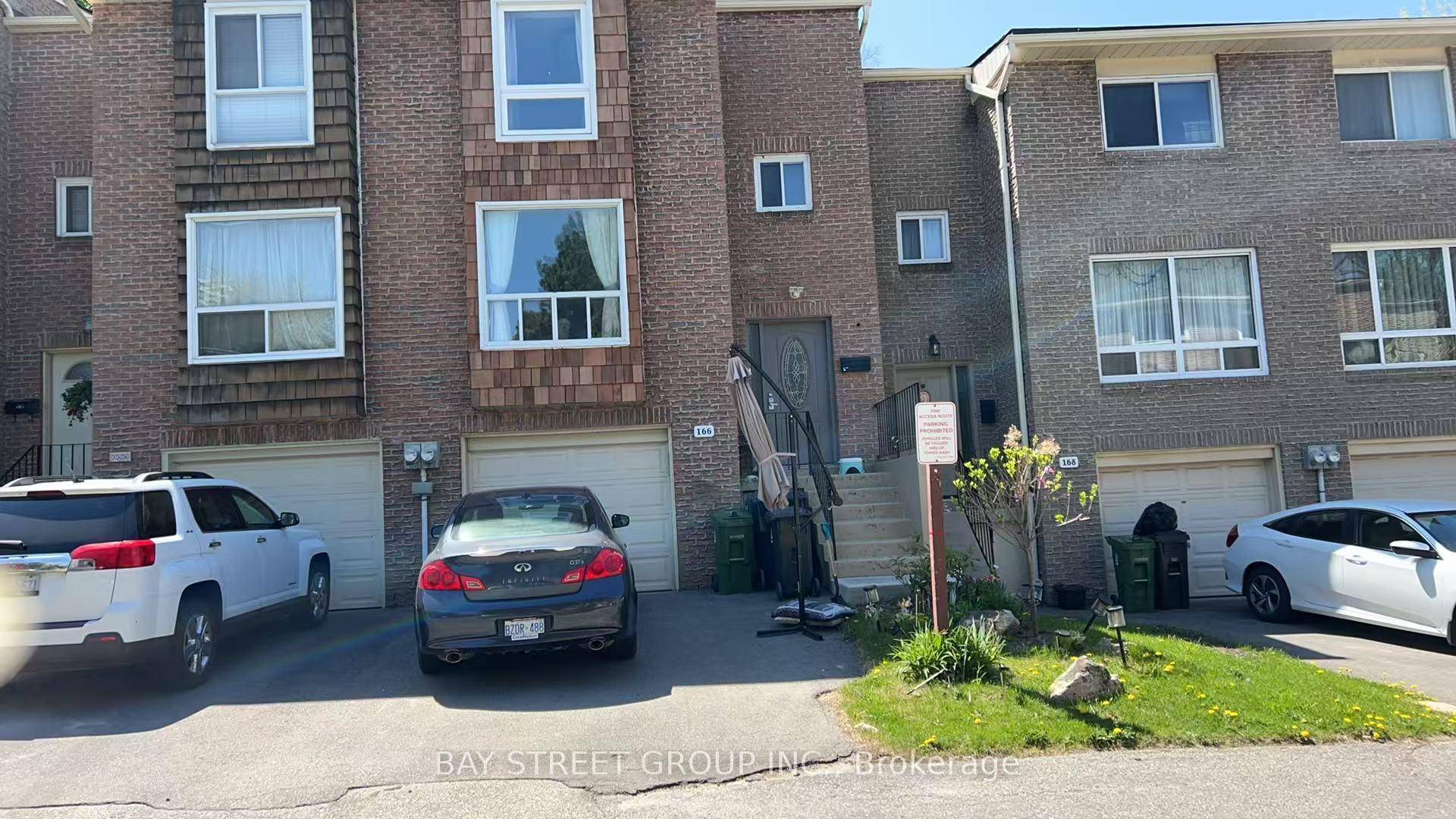 Welcome to this bright and spacious 3 bedroom, 2 bathroom townhome in Toronto's desirable Don Valley Village.