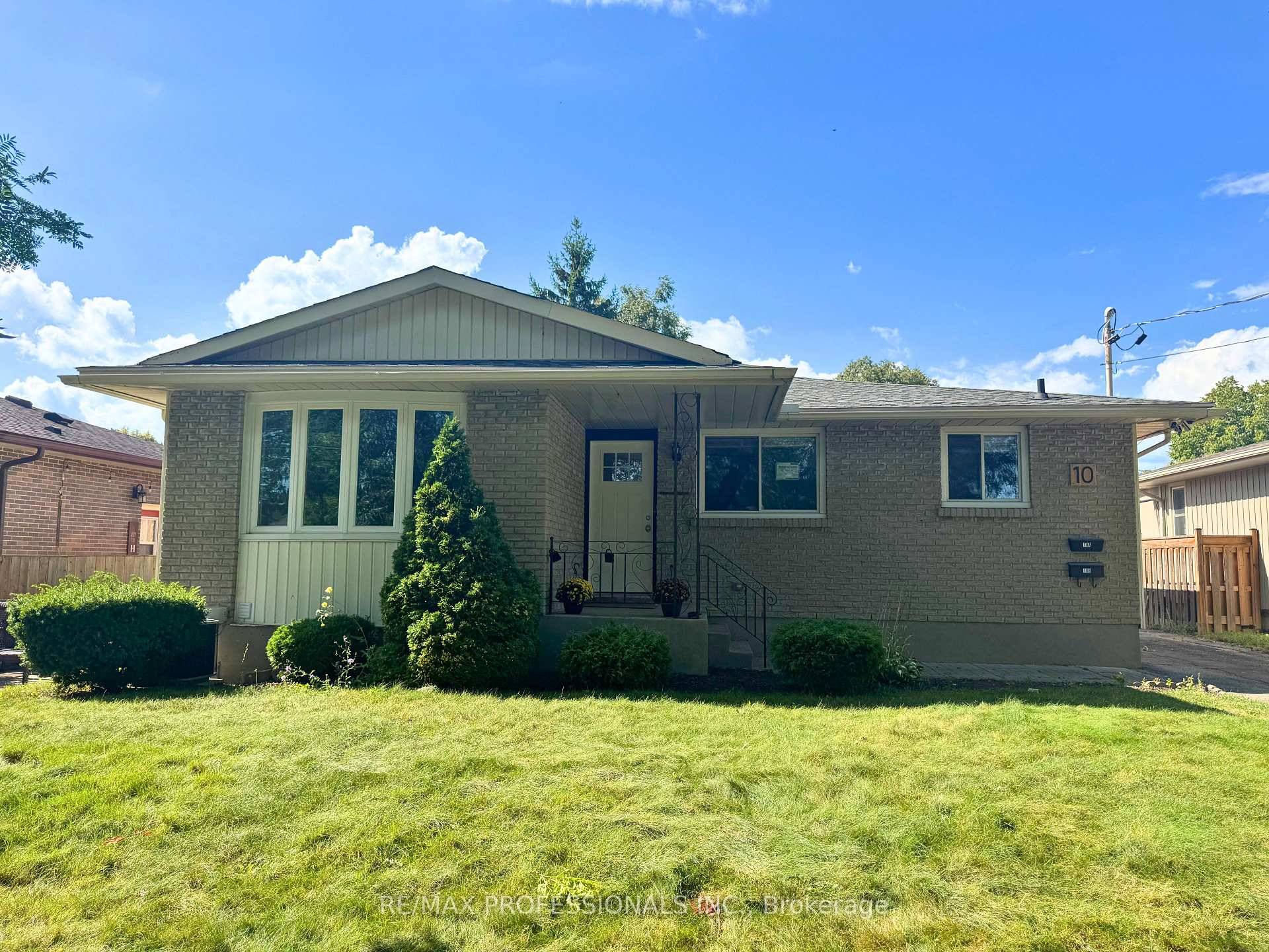 Lovely updated three bedroom bungalow located in the sought after North End St.