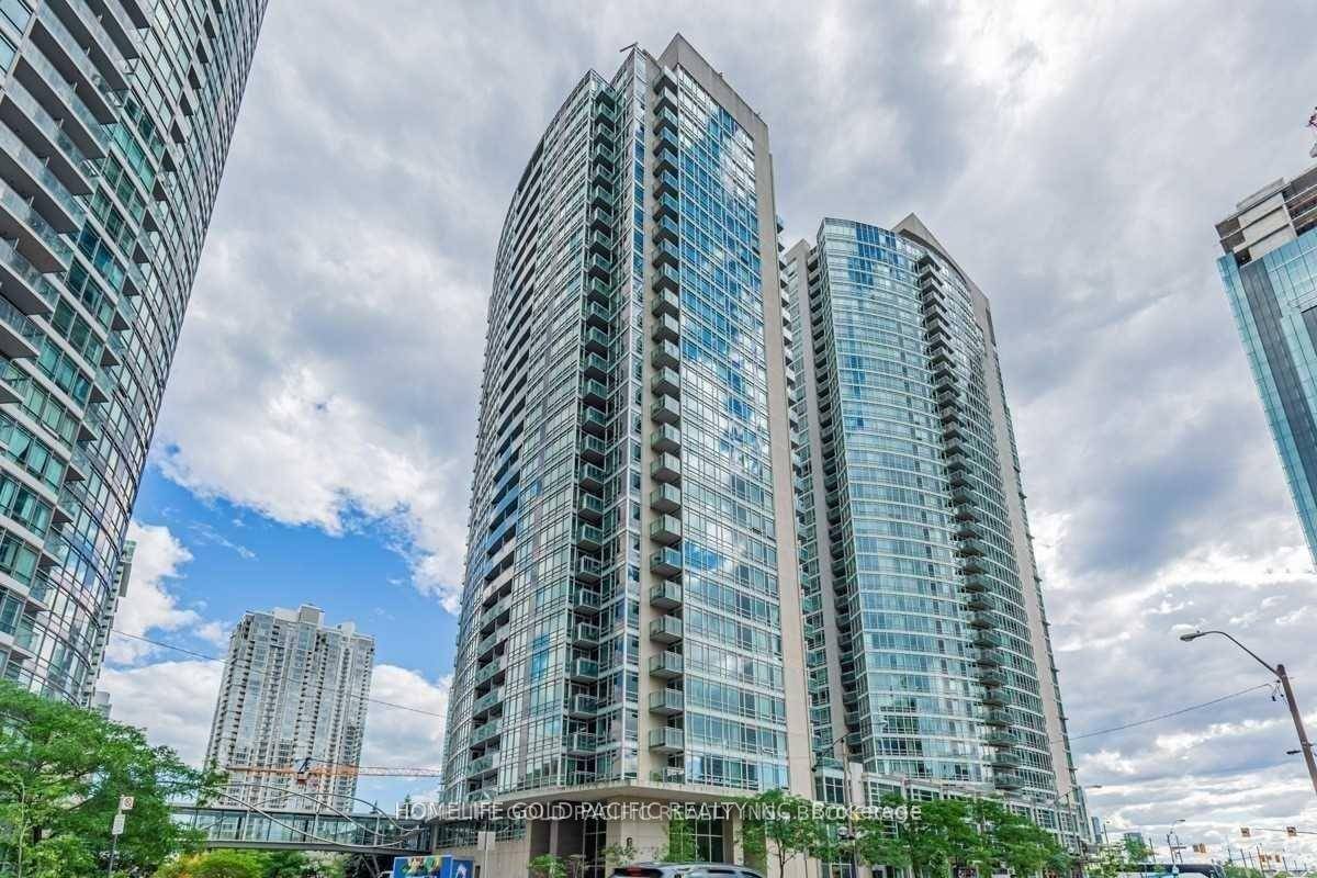 City Place, Spacious Corner Suite Split Bedrooms On High Floor.