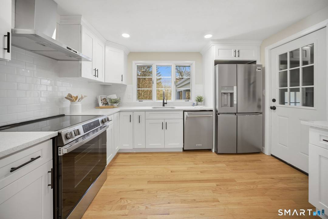 Discover 16 Petemont Drive in picturesque Farmington, CT a sought after neighborhood celebrated for its natural beauty, top rated schools, and convenient proximity to shops, restaurants, and major roadways.
