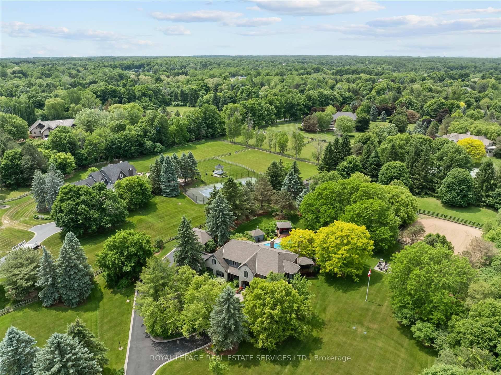 WELCOME TO GREYSTONE ! Nestled on 3.