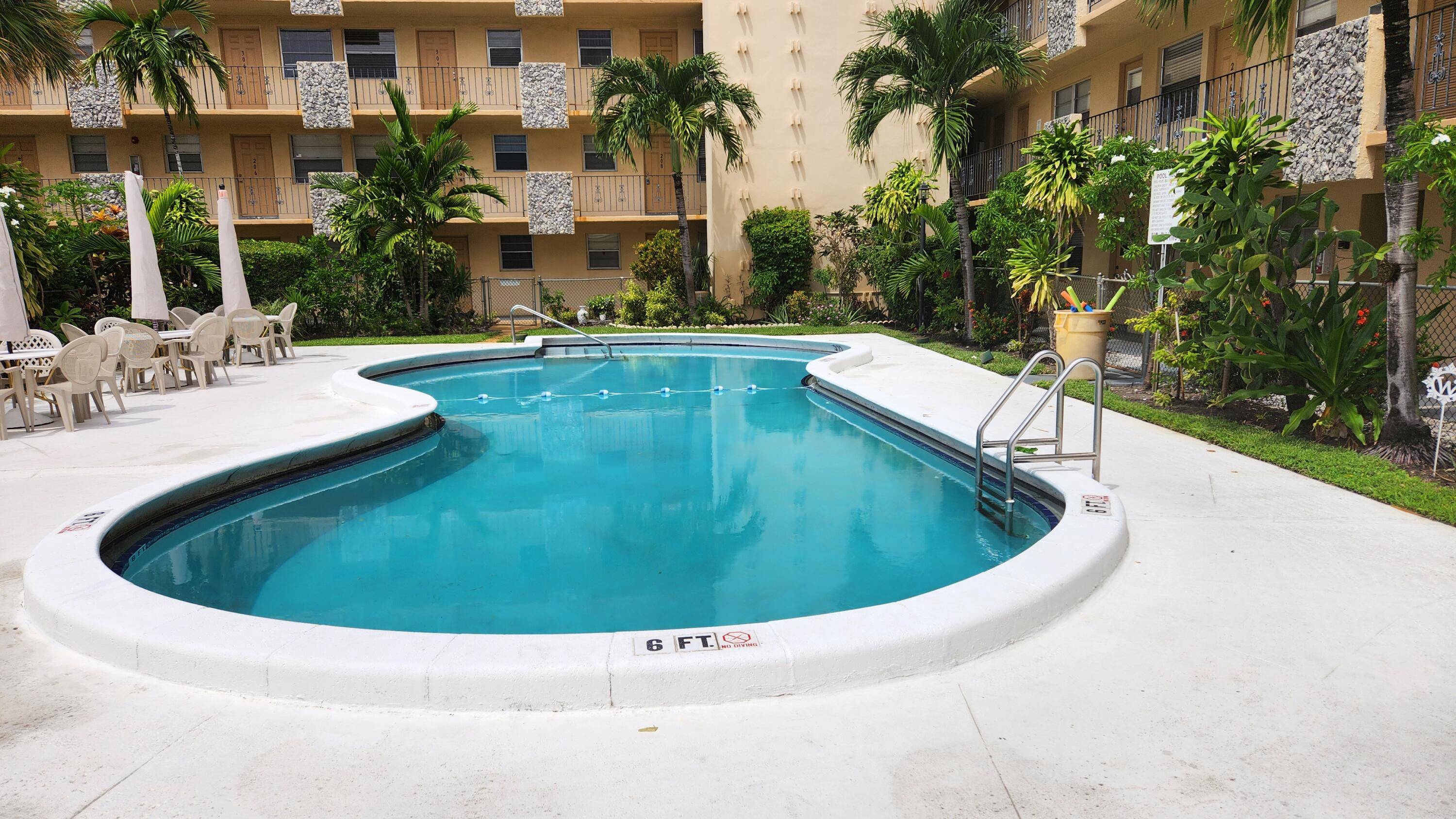 Charming 1 Bedroom Condo in Hollywood, FL Prime Location and close to downtown !