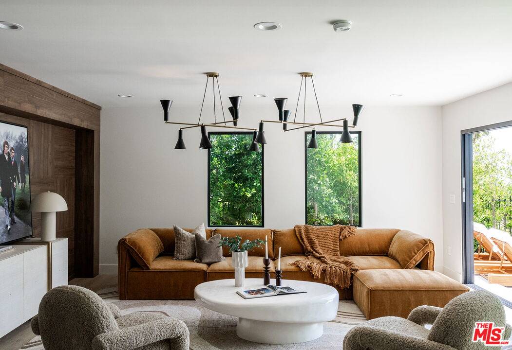 2380   Venus Dr 5BR Hollywood Hills East La