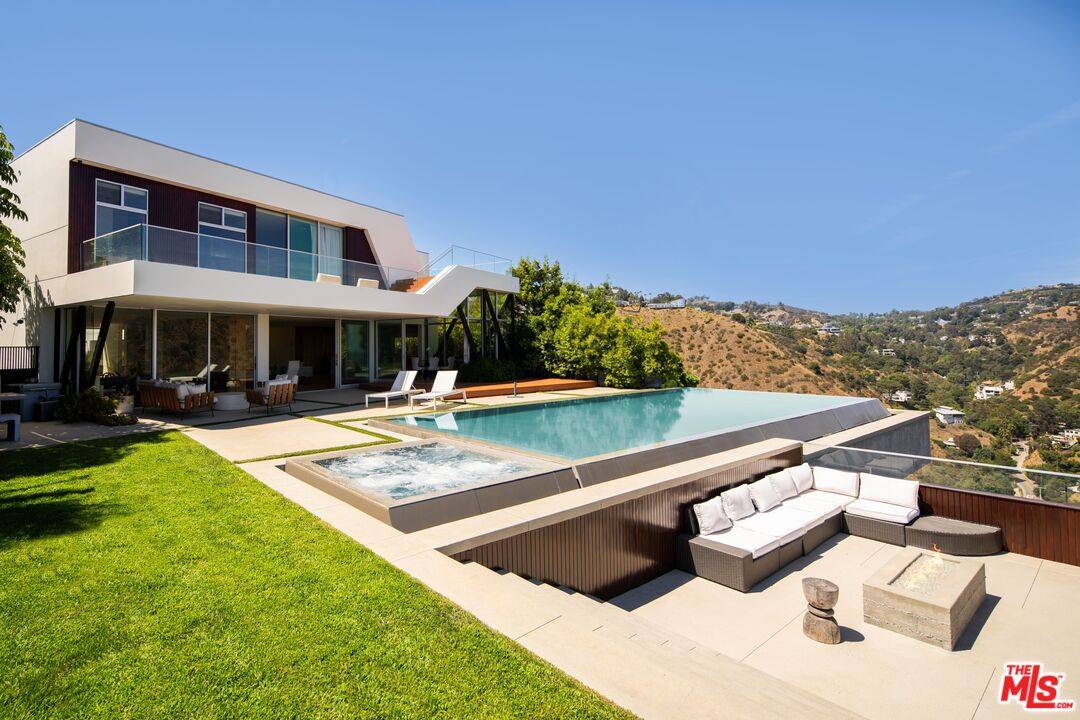2008 Hercules Dr 4BR Hollywood Hills East La