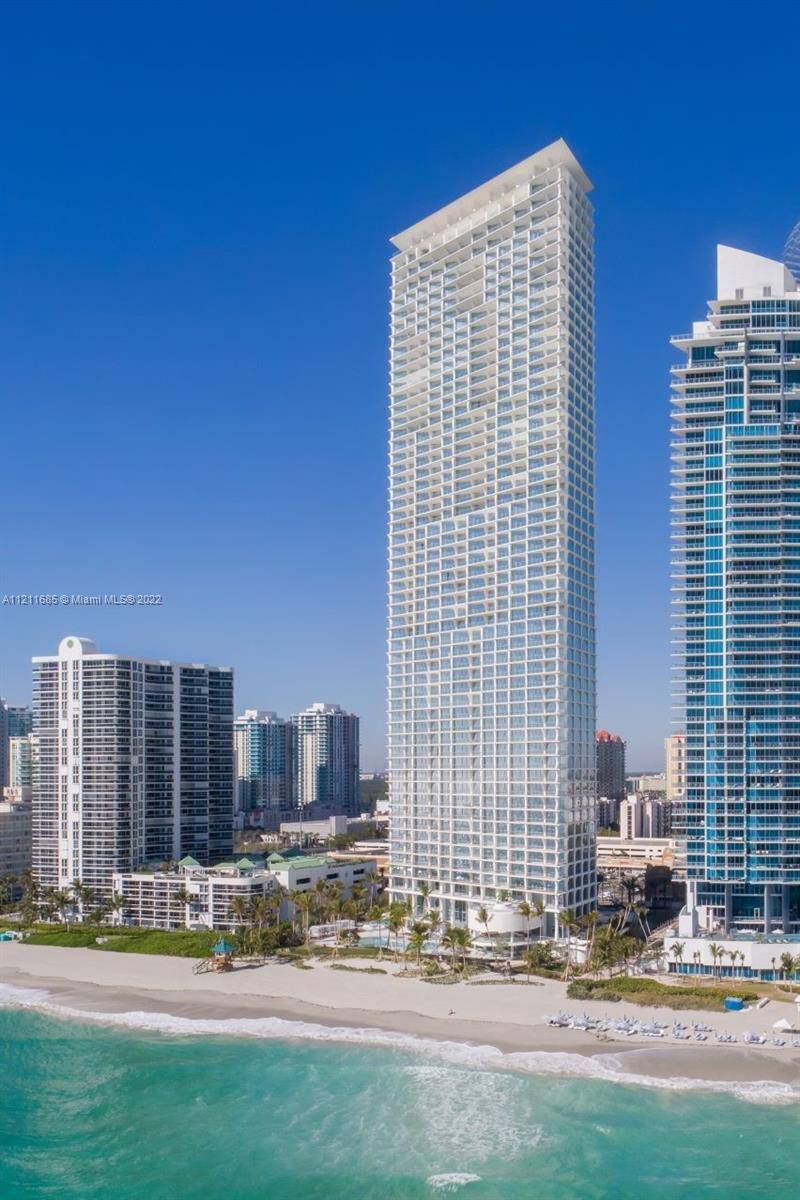 Jade Signature Condo Sunny Isles Beach Beautiful corner unit with a breathtaking ocean view 4 Beds Media Room Service Quarters, 5.