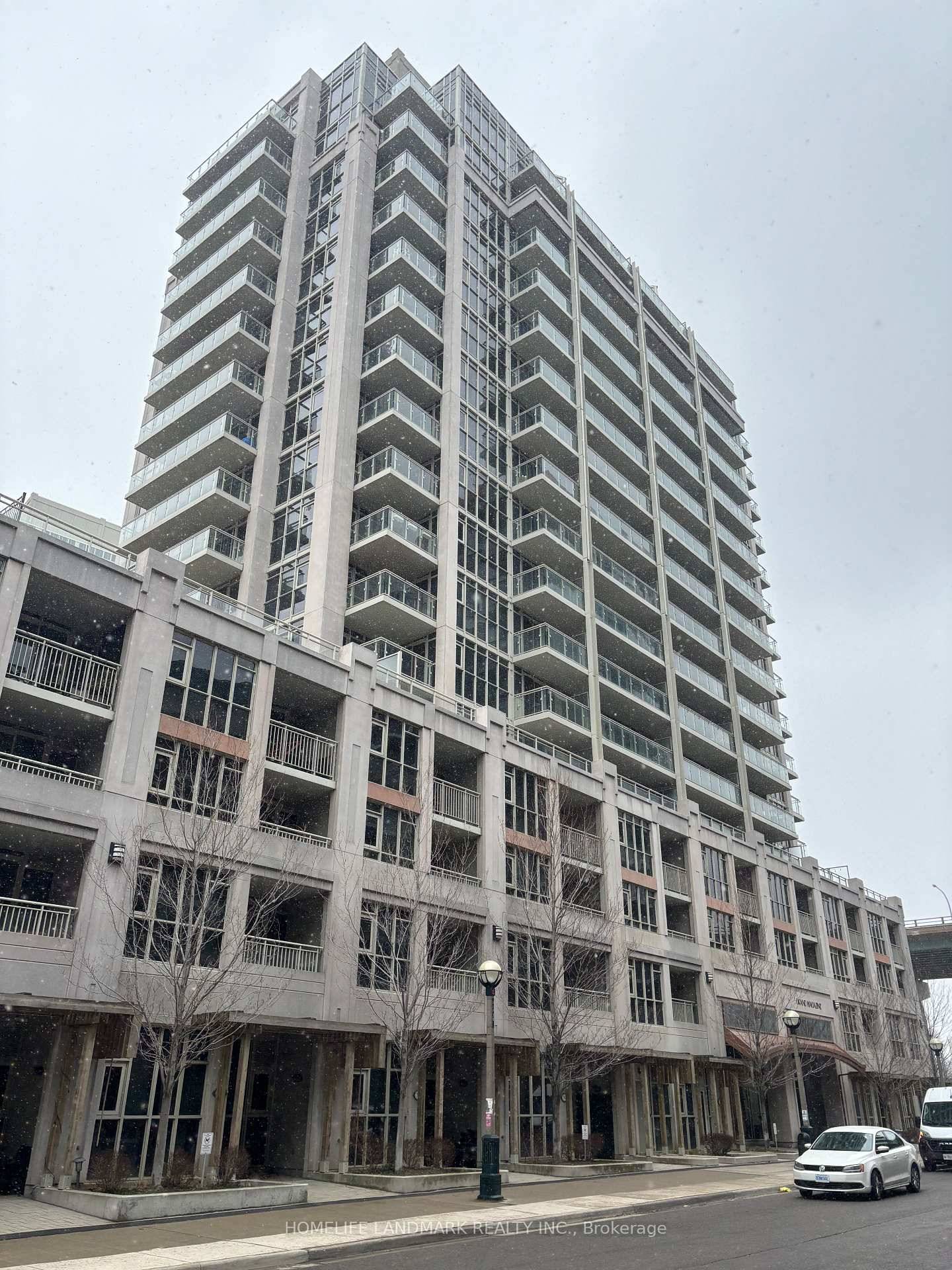 York Harbour Club Condo By The Lake !