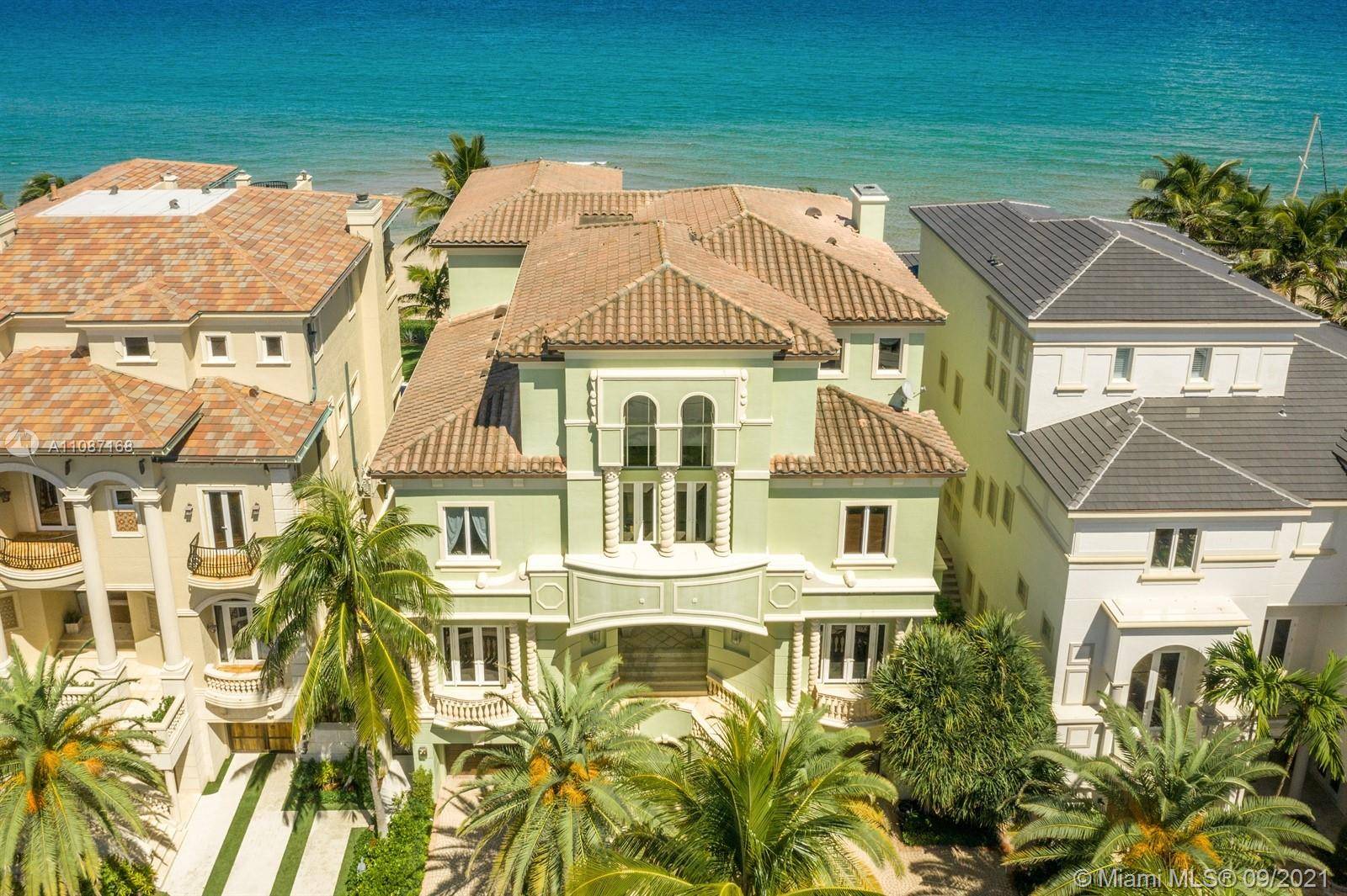 Paradise found ! Breathtaking views with your own private beach !