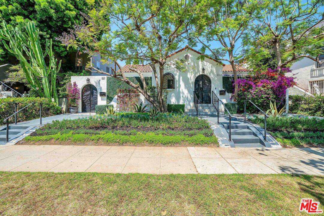 223  N Almont Dr 2BR Beverly Grove La