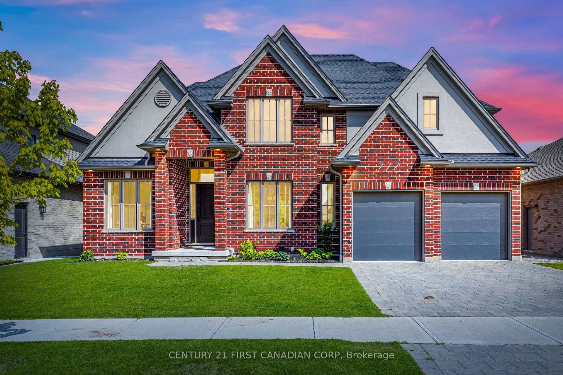 Elegant Living in Uplands North !
