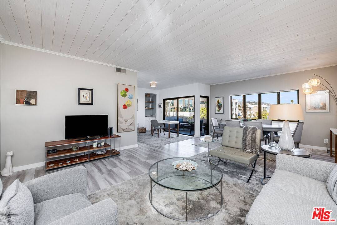 647   Wilcox Ave 1BR Mid Wilshire La