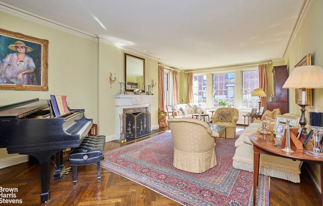 Entire 15th Floor High Above Park Avenue Presenting a rare opportunity to own an expansive and beautifully appointed full floor residence in one of Manhattan's most distinguished prewar cooperatives.