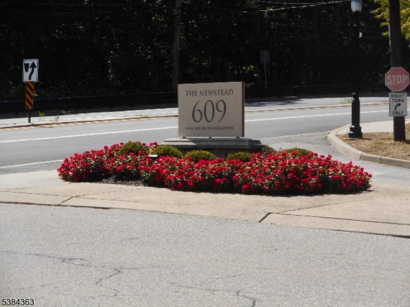 Welcome to unit 5Q at 609 W South Orange Avenue at the Newstead Community.