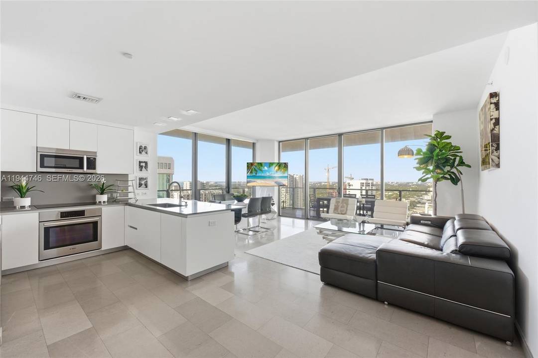 Live above it all at Rise at Brickell City Centre !