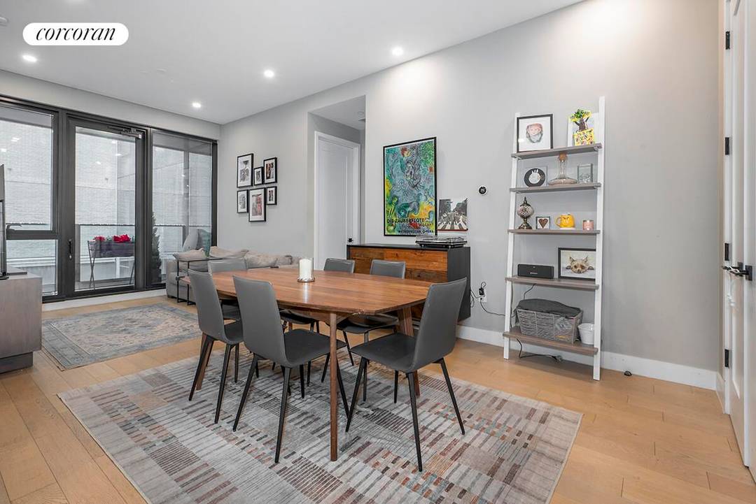 This thoughtful, luxurious 2 bedroom, 2 bathroom apartment is being offered in one of the premiere buildings in Court Square.