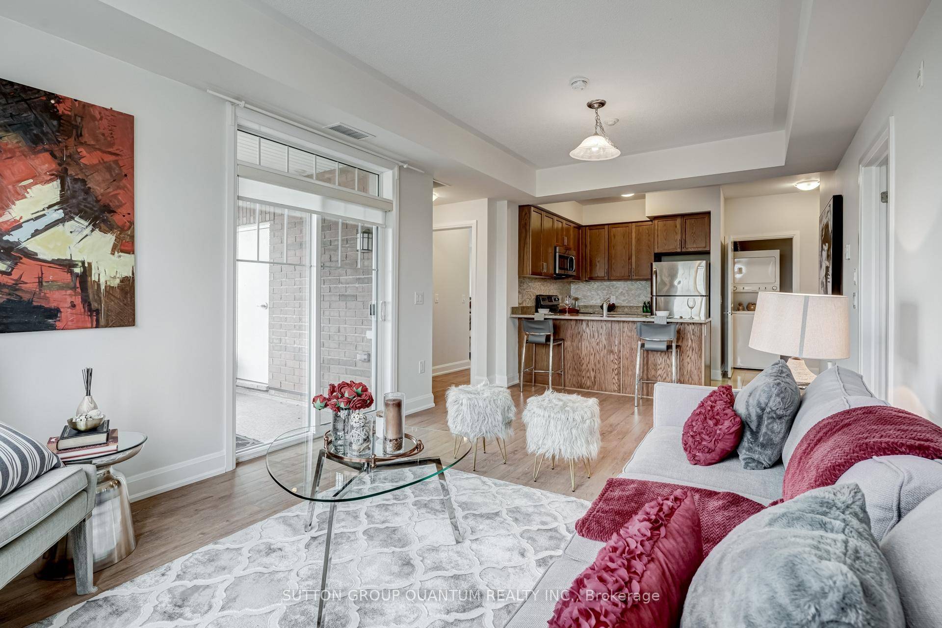 Beautiful open concept 2 bed, 2 bath corner unit offering approx.