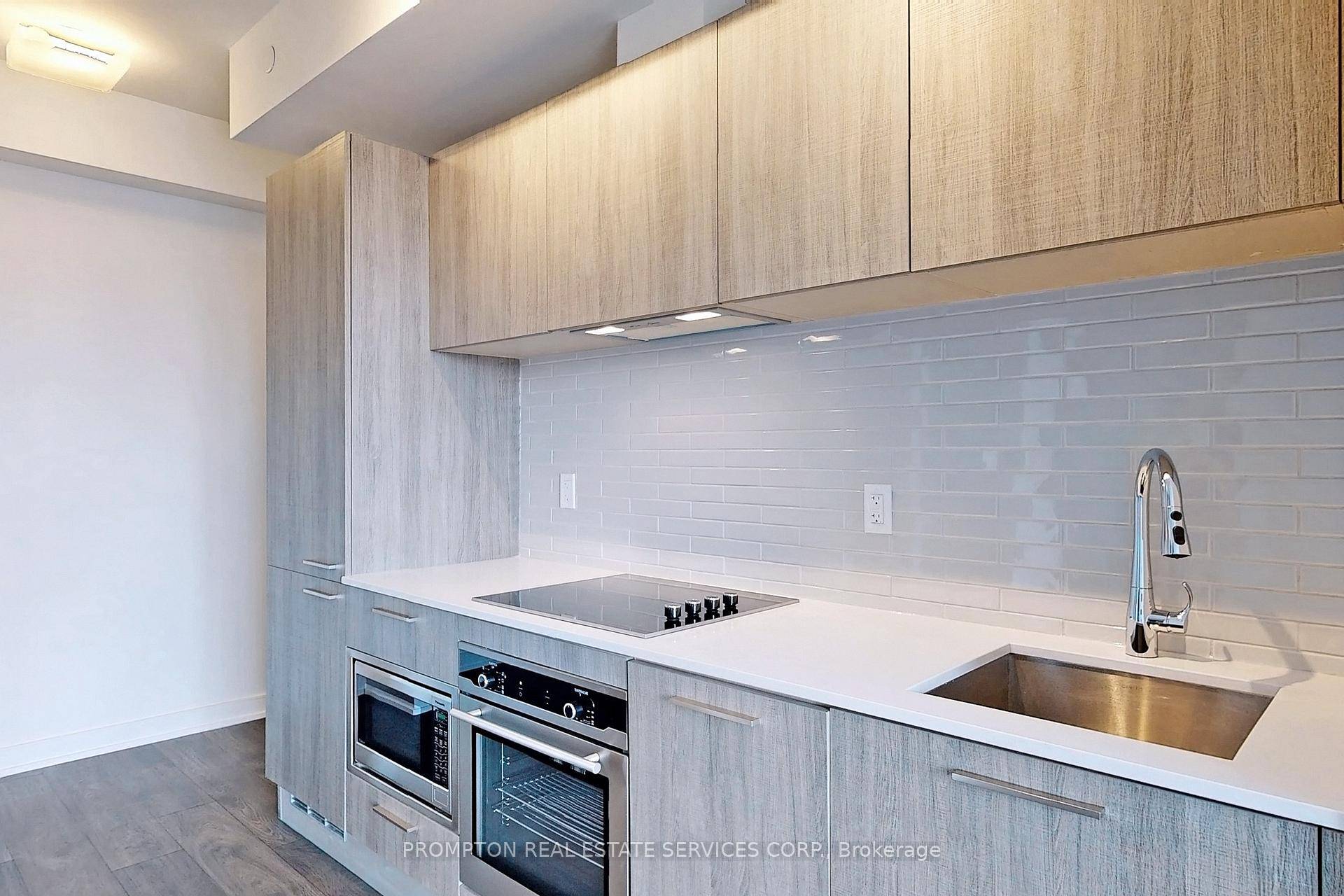 Glamorous amp ; Convenient Downtown Living At Luxurious Gloucester On Yonge W Direct Access To Subway.