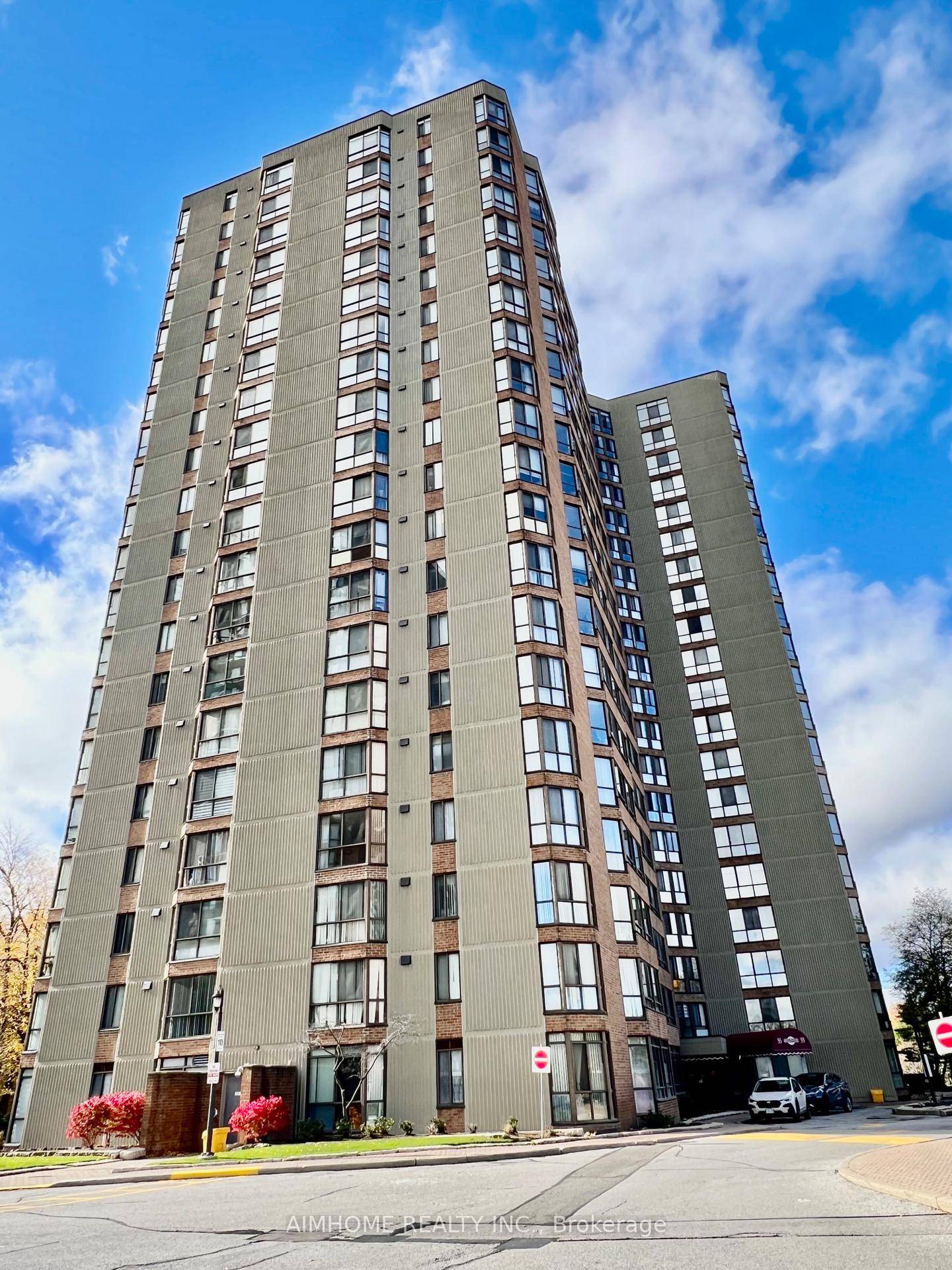 Gorgeous Tridel Condo, Very Spacious amp ; Bright South Exposure Unit, 24 Hrs Gate House Security, Fabulous Rec Facilities,.