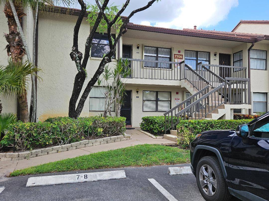 This Condo is in prestine condition ready to move in.