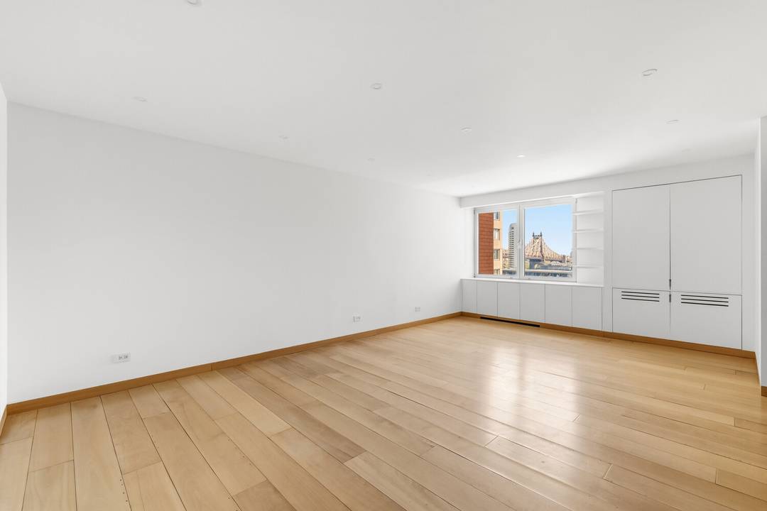 Elegant High Floor One Bedroom with East River Views This expansive one bedroom, one and a half bathroom residence in the heart of Sutton Place offers breathtaking East River views ...