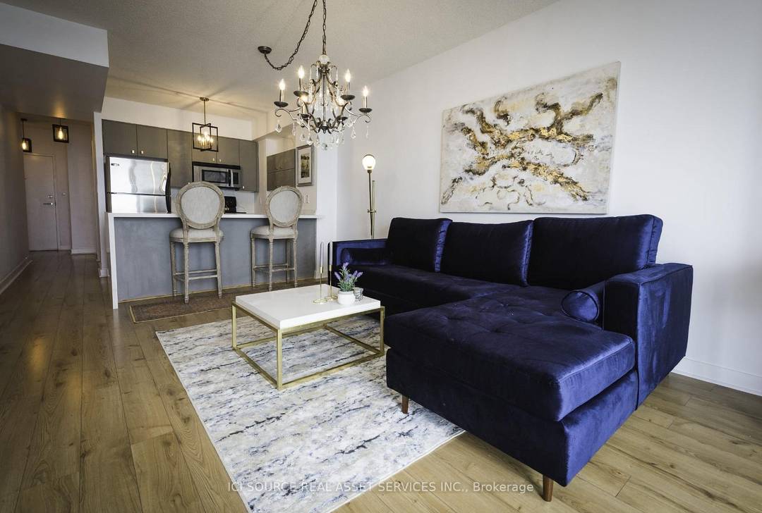 Experience luxury in this fully furnished 1 Den den can be used as a 2nd bedroom in the heart of downtown Toronto.