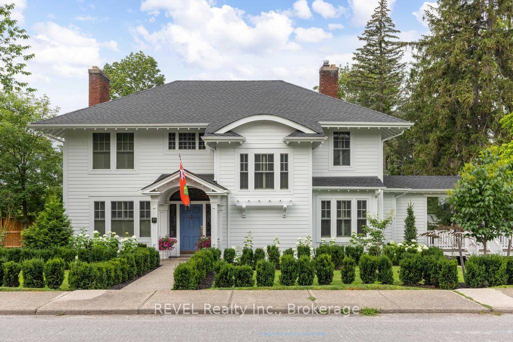 WELCOME TO YOUR LUXURY DREAM HOME IN NIAGARA !