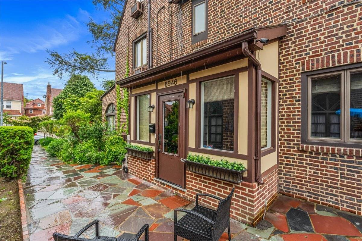 Semi attached brick house with 4 bedrooms and 2.
