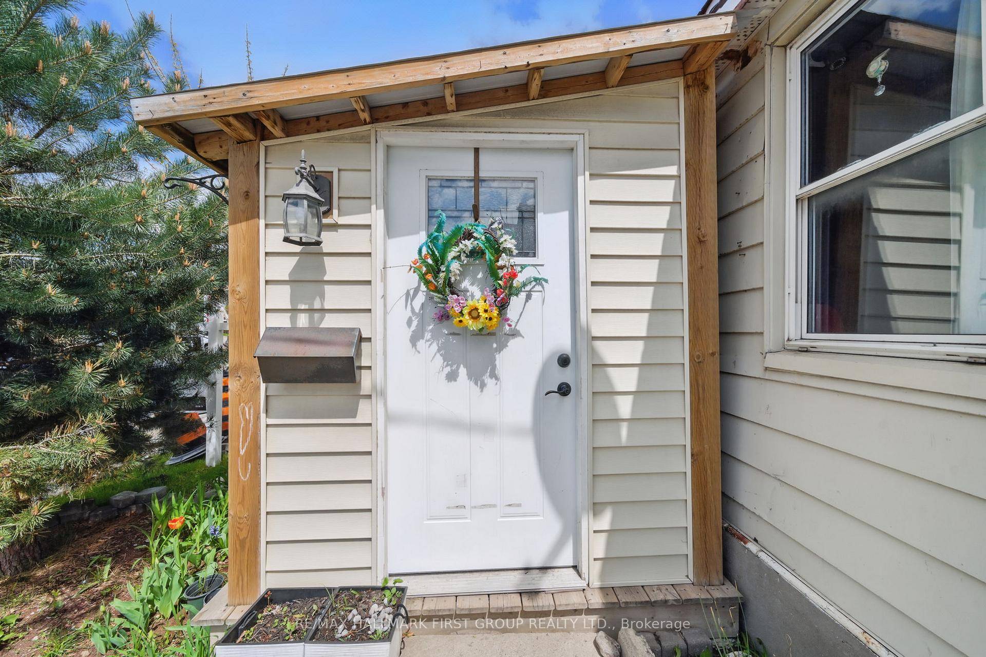 This Cozy And Affordable Bungalow Presents A Fantastic Opportunity For First Time Buyers, Investors, Or Anyone Eager To Add Their Personal Style.