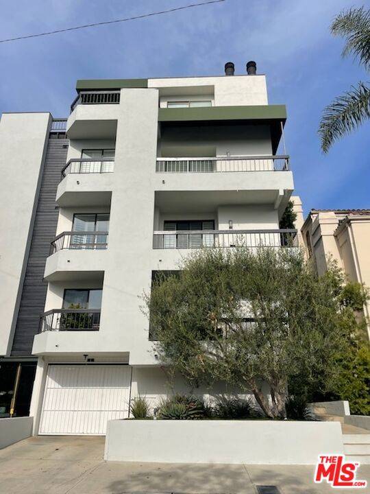 9033   Vista Grande St 2BR Sunset Strip La