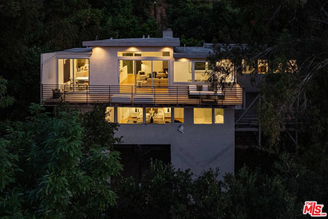 3564 Multiview Dr 3BR Hollywood Hills East La