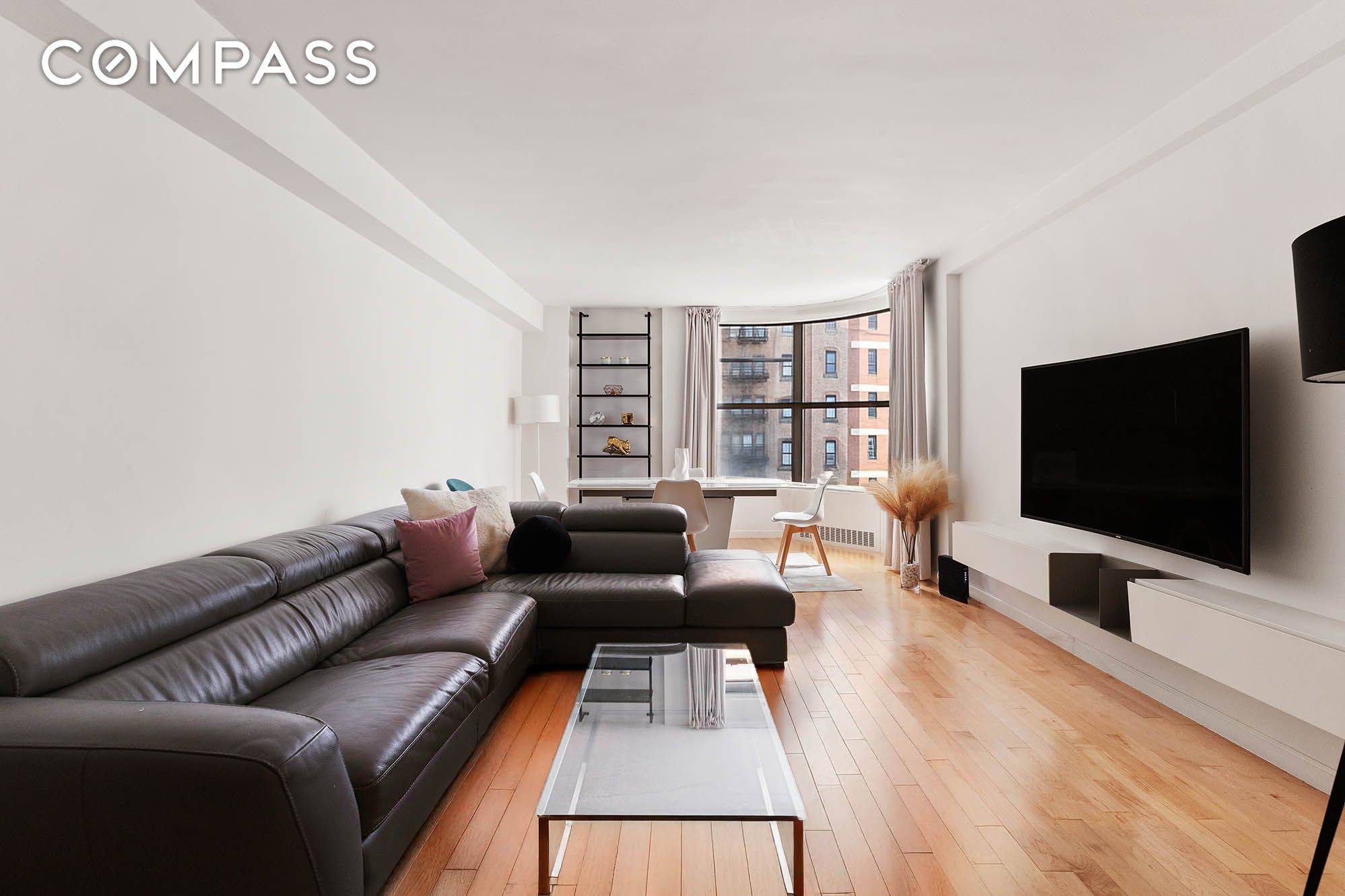 This spacious, south facing one bedroom apartment easily convertible to a two bedroom offers both flexibility and comfort.