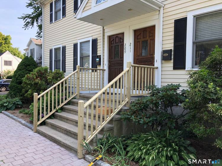 This duplex is located on the quiet, wide cul de sac street in the popular university area also near Fairfield Metro train station.