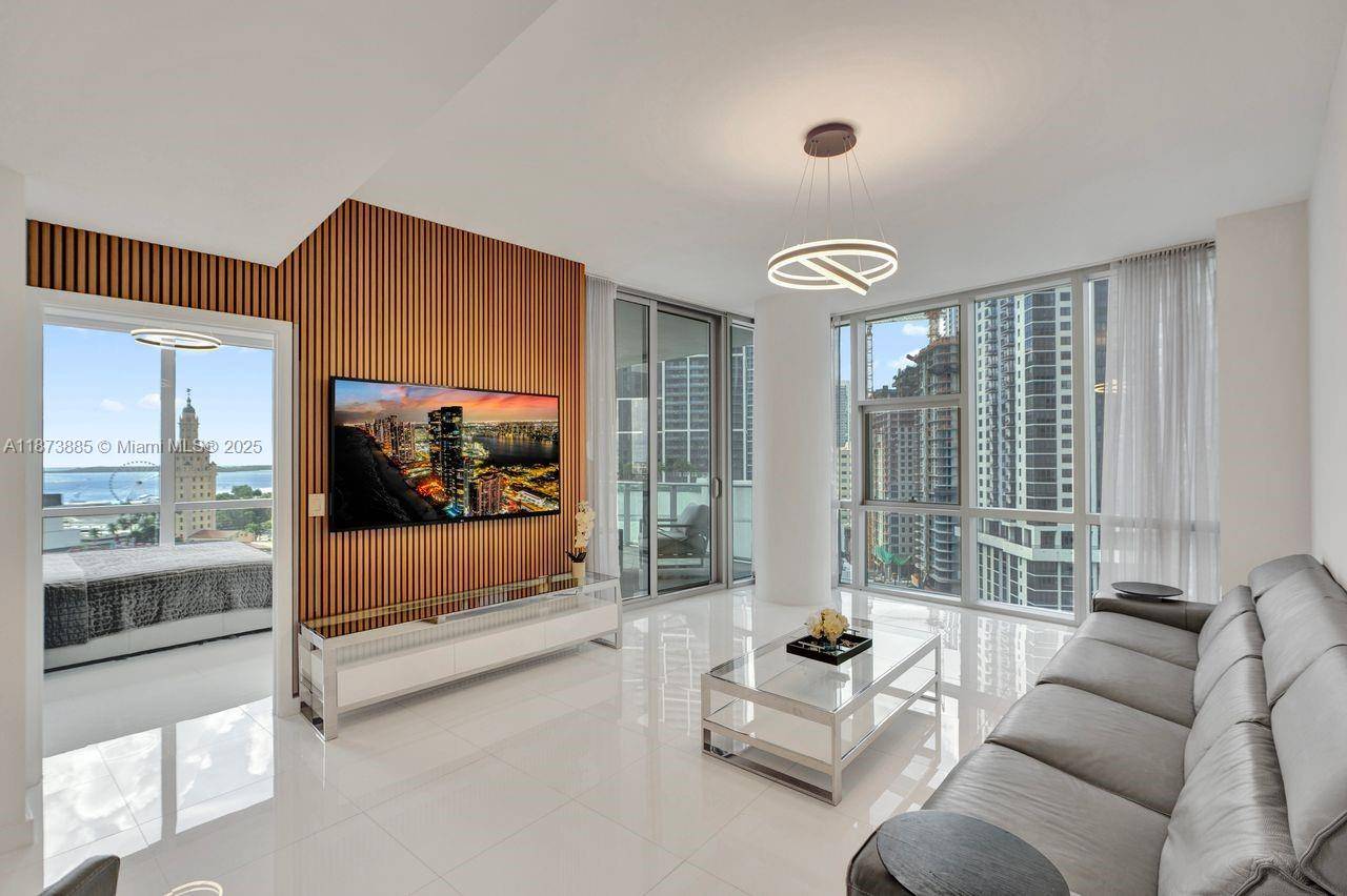 Welcome to the absolute best deal for a 3bed 4bath plus fully enclosed den corner unit with partial water views, private foyer and elevator at Paramount Miami World Center.