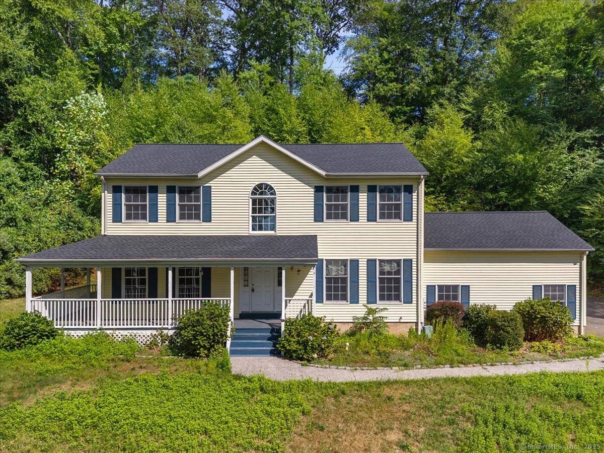 Welcome to this hidden gem on the East Haven North Haven line !