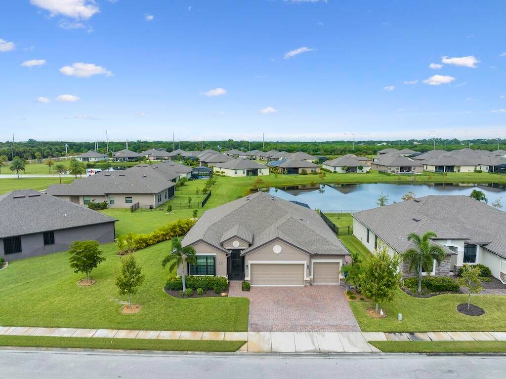 2020 Built CBS home, located in a small community of just 73 homes !