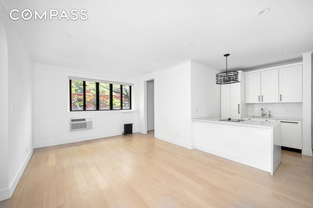 Welcome to 210 Sixth Avenue 3G a rare opportunity to own a renovated one bedroom co op in Soho with all the charm of the West Village just steps away.