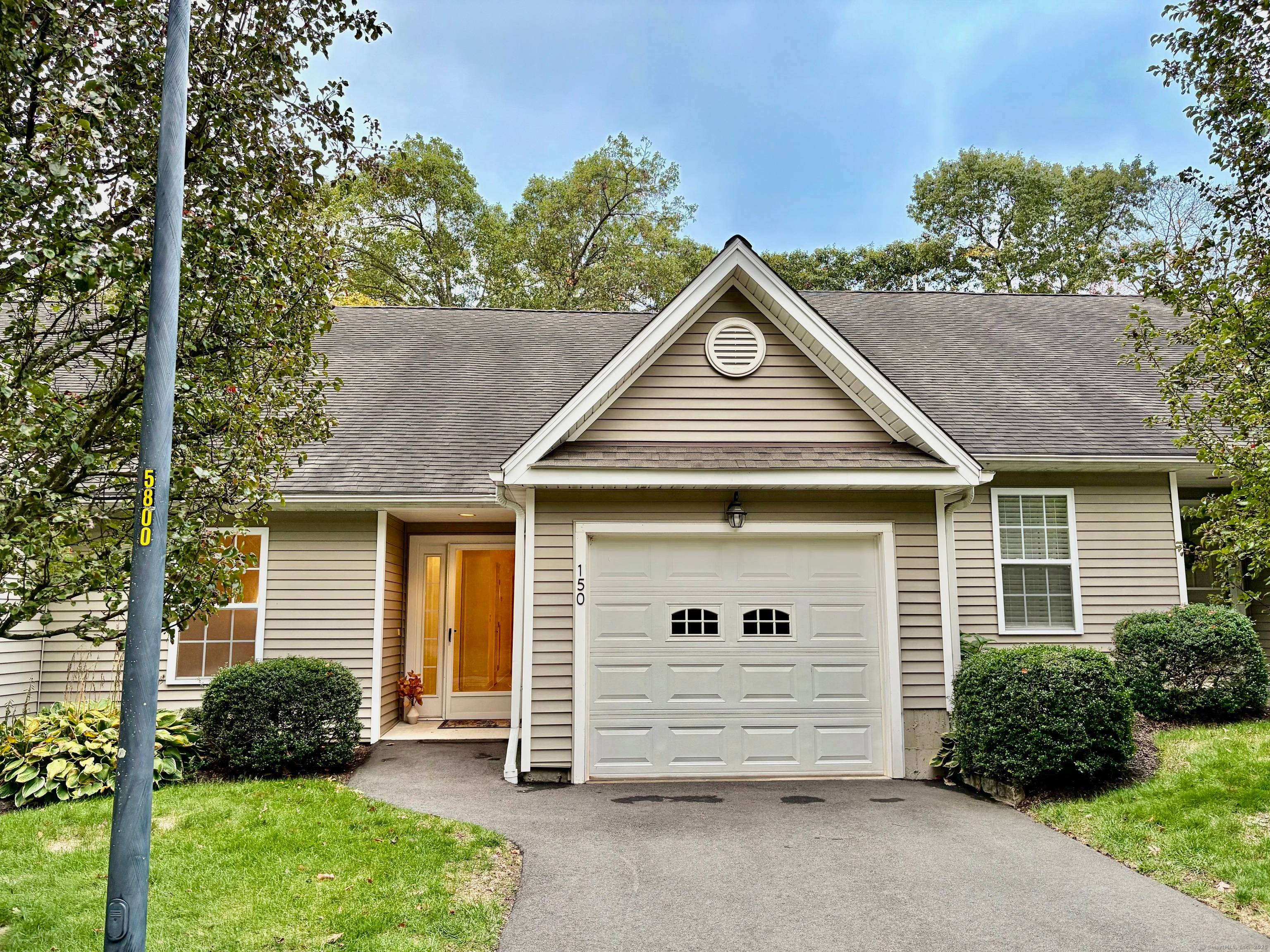 Welcome to this move in ready home on a private cul de sac !