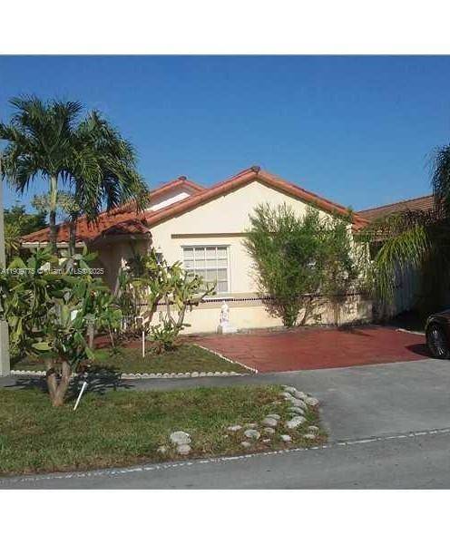 VERY NICE SPACIOUS CORNER HOME IN WEST HIALEAH, RENOVATED KITCHEN, LARGE LIVING ROOM AND DINING AREA, 4 BEDROOMS AND 3 BATHROOMS INCLUDING TWO MASTER BEDROOOMS, NICE FAMILY ROOM AND COVERED ...