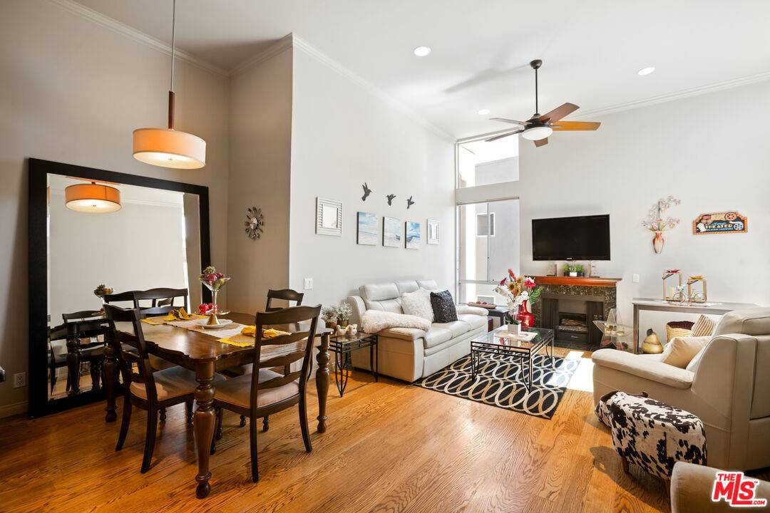 1425  N Detroit St 2BR Hollywood Hills East La