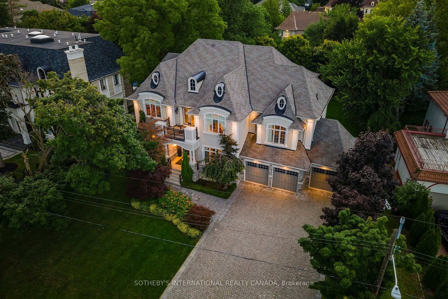 Exquisite residence by Greenpark in the prestigious Uplands neighbourhood, moments from Thornhill Golf Club.