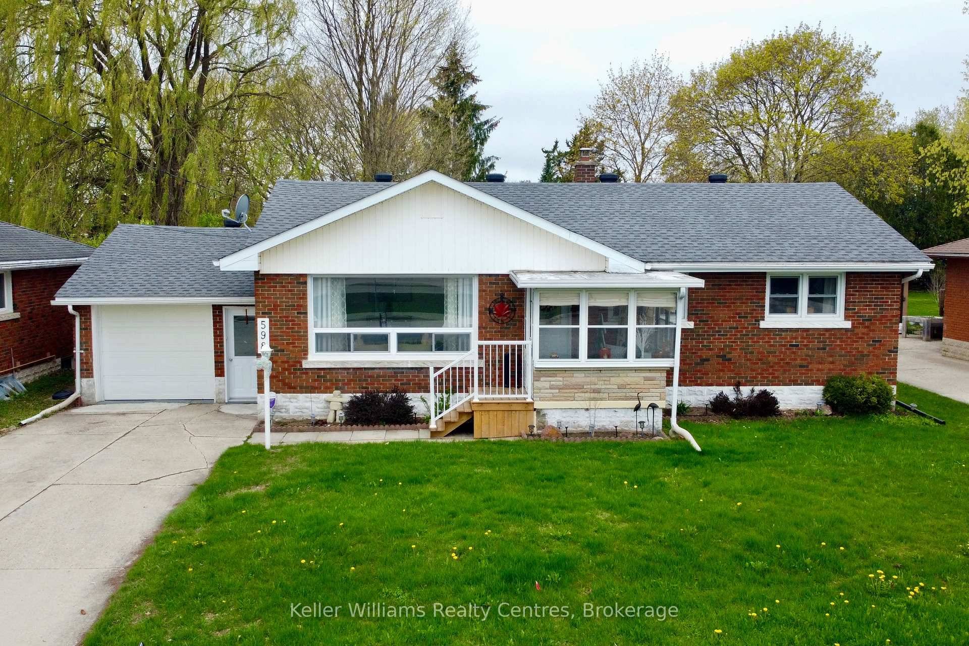 Renovated brick bungalow on a 62 x 118 lot in Hanover !