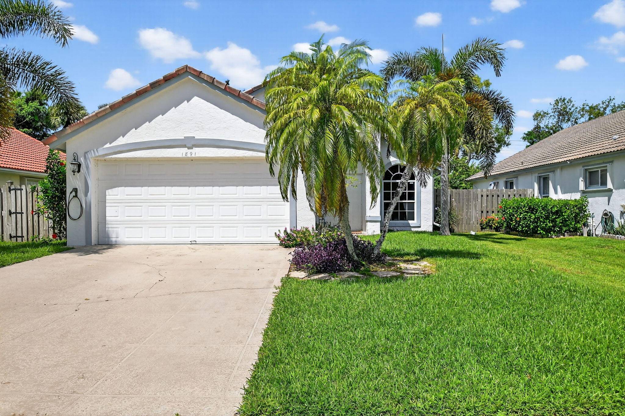 Fully furnished beautiful remodeled, 3 bedrooms, 2 bath pool Spa home in Wellington Edge.